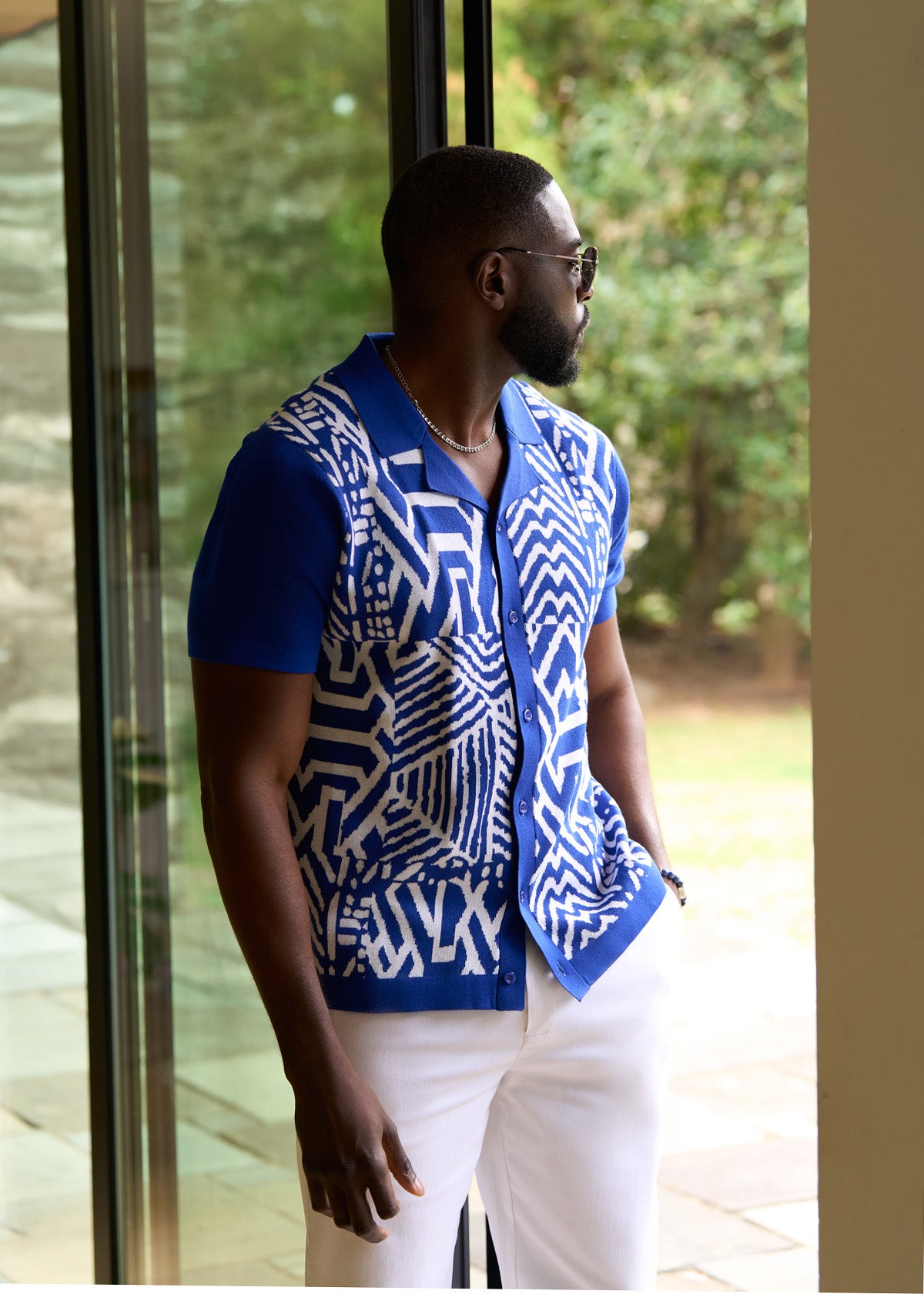 Degan Men's African Print Knit Shirt (White Cobalt Tribal) - D'IYANU