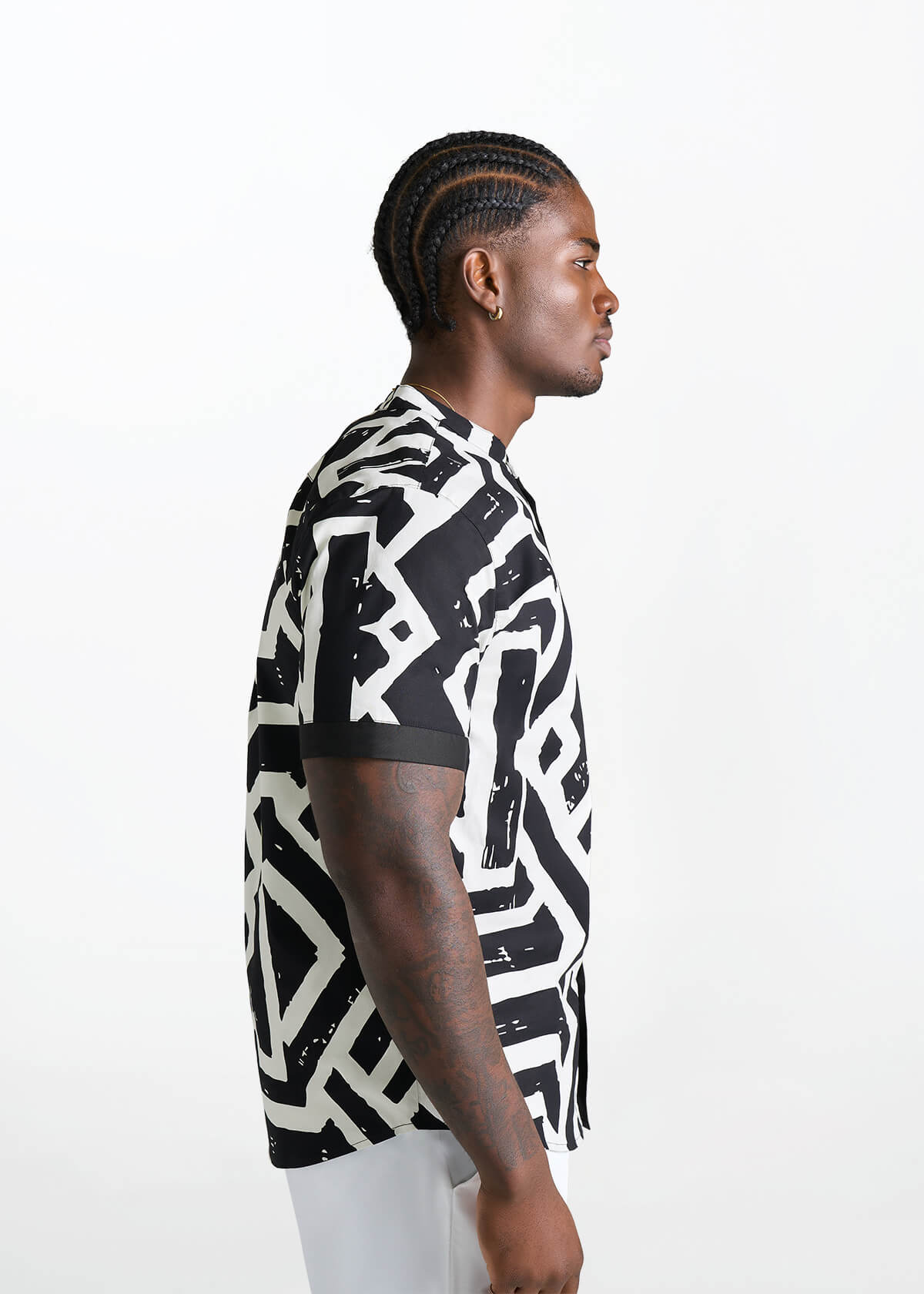 Bolaji Men's African Print Mandarin Button-Up Shirt (Onyx Cream Tribal) - D'IYANU