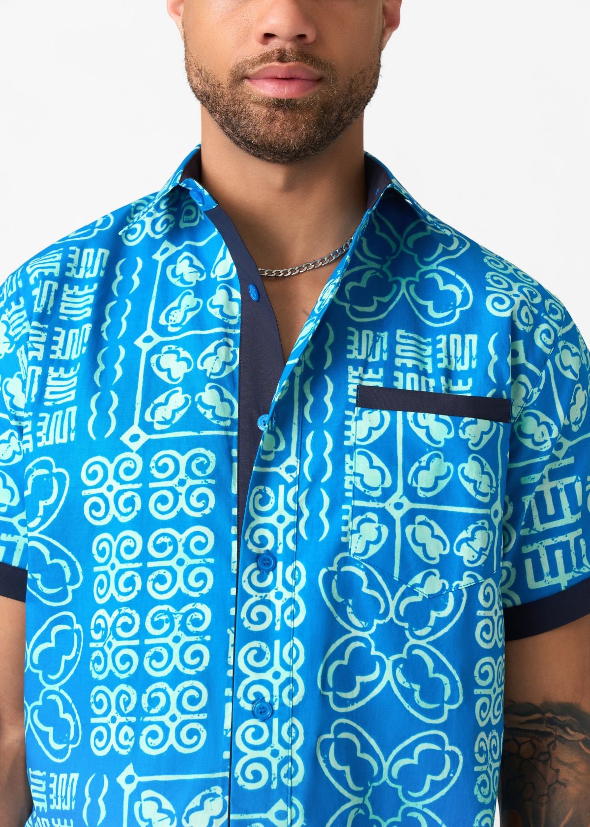 Deion Men's African Print Button-Up Shirt (Cool Blue Adire) - D'IYANU