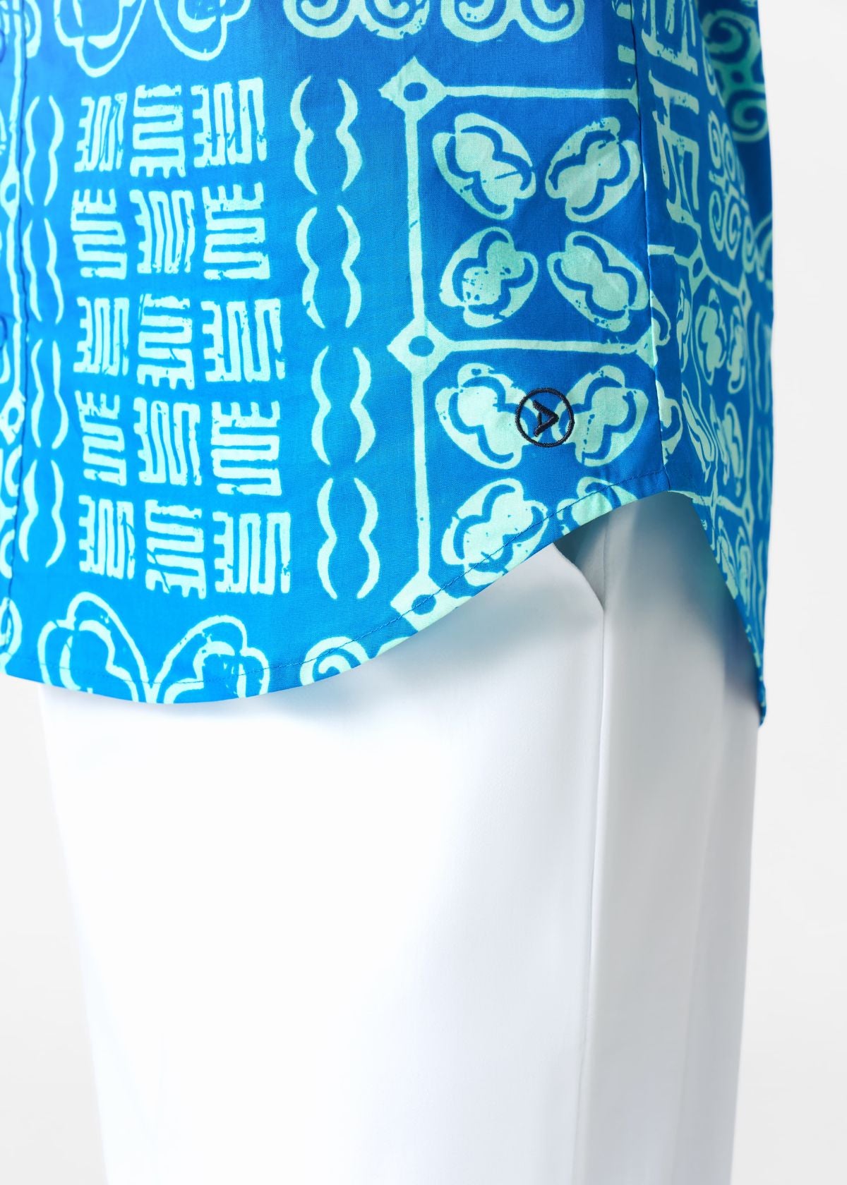 Deion Men's African Print Button-Up Shirt (Cool Blue Adire) - D'IYANU