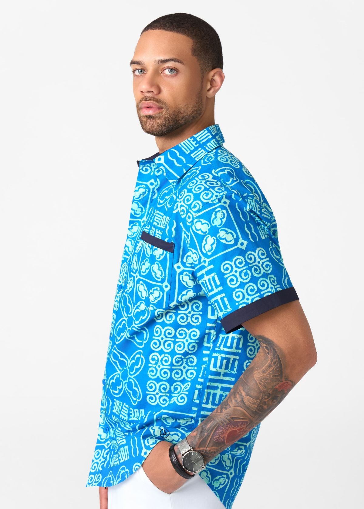 Deion Men's African Print Button-Up Shirt (Cool Blue Adire) - D'IYANU