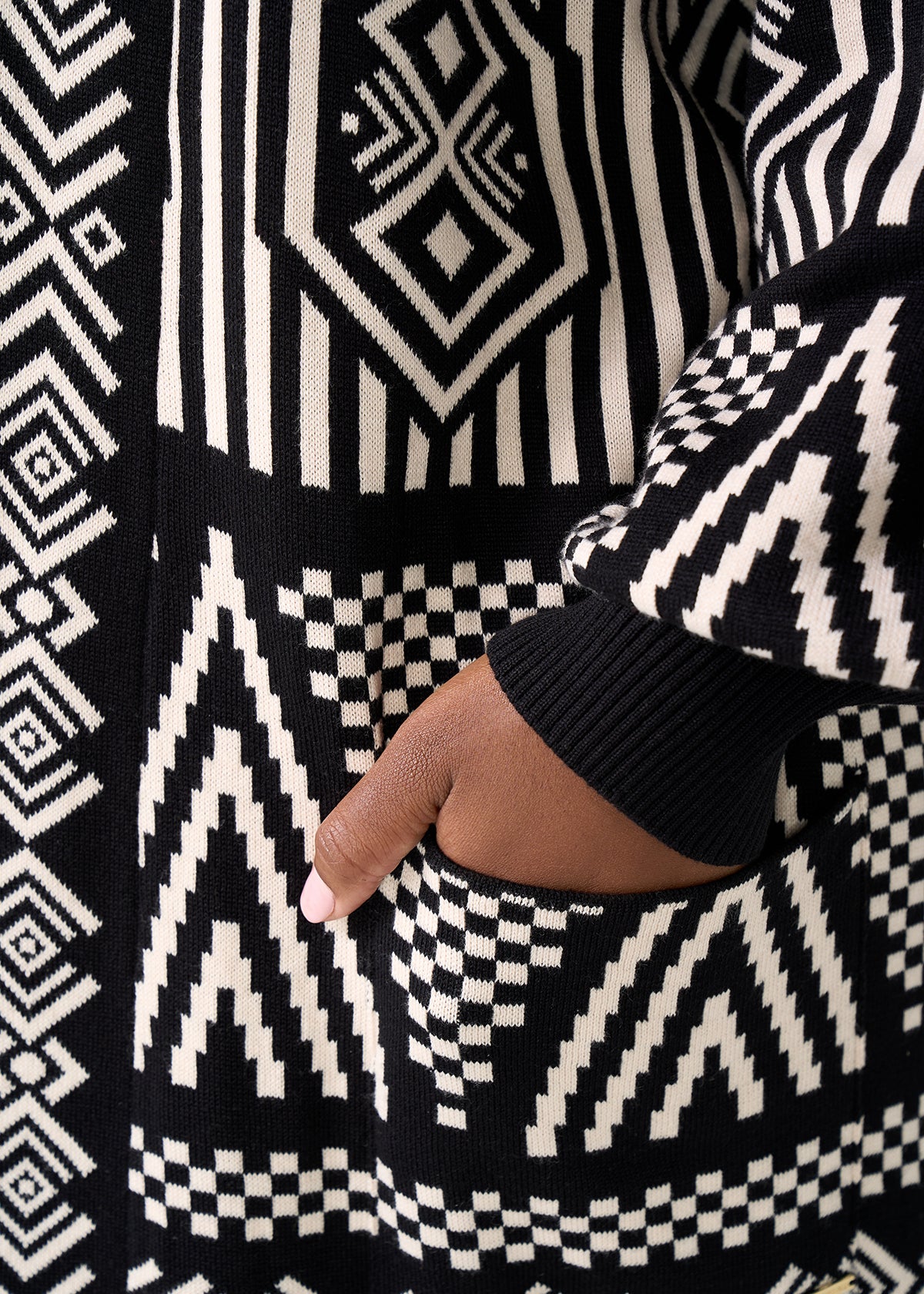 Oratile Women's African Print Cardigan (Black Cream Tribal)