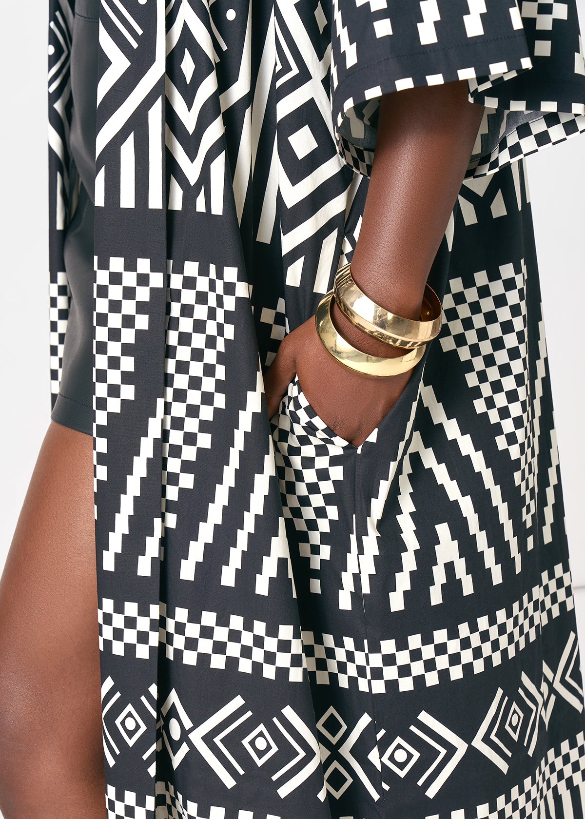 Amina Women's African Print Kimono (Black Cream Tribal) - D'IYANU