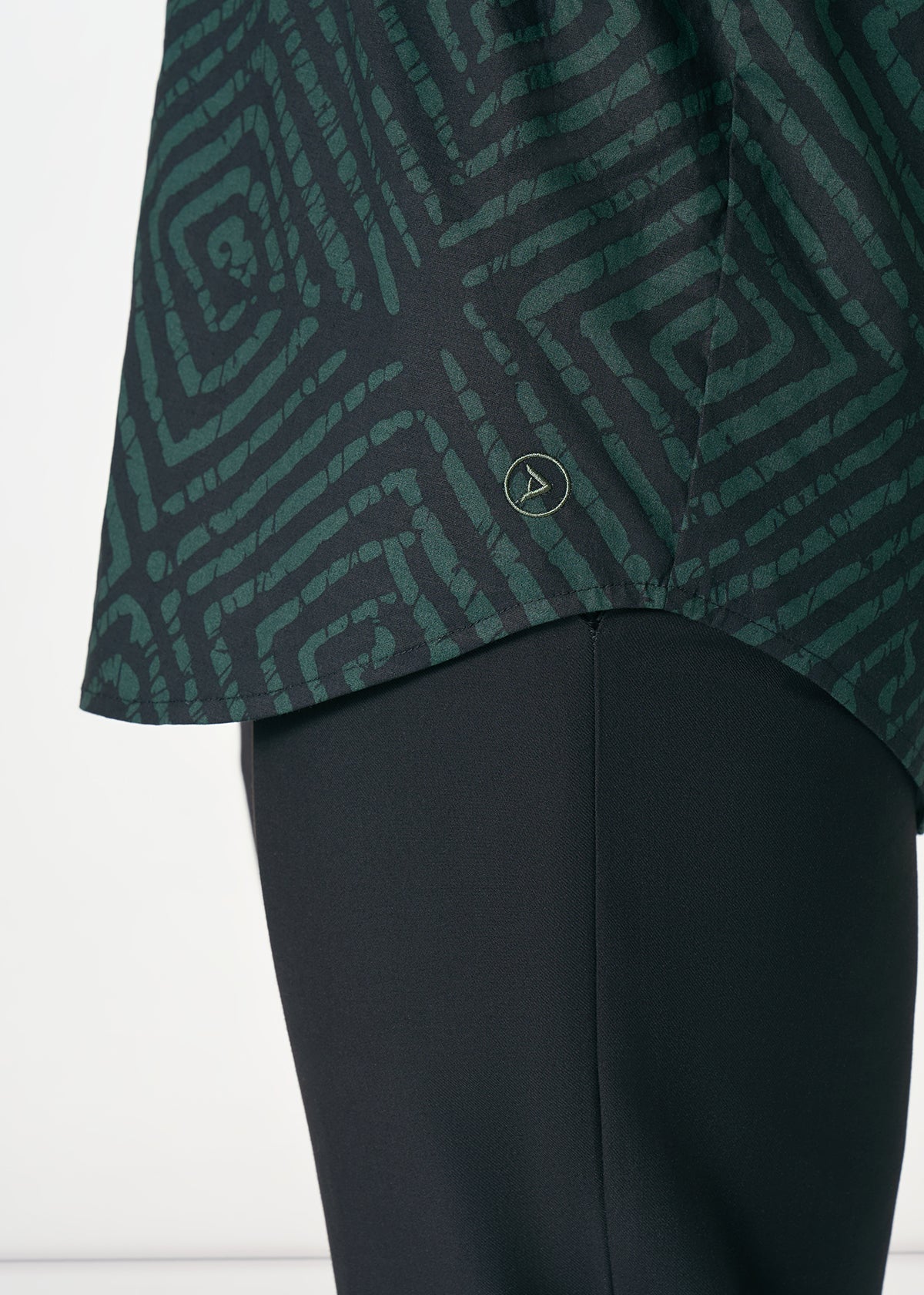 Mazi Men's African Print Button-Up Shirt (Malachite Diamond Adire) - D'IYANU